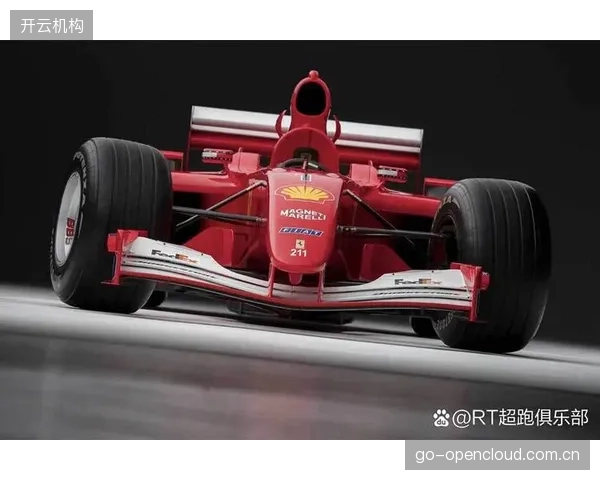 法拉利F2004赛车性能卓越，舒马赫单季胜率高达72.2%。